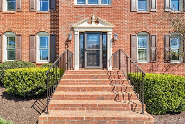 7706 Hollins Court Circle, Roanoke, VA 24019