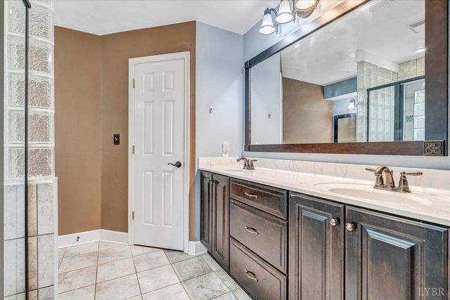 7706 Hollins Court Circle, Roanoke, VA 24019