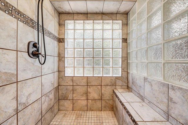 7706 Hollins Court Circle, Roanoke, VA 24019