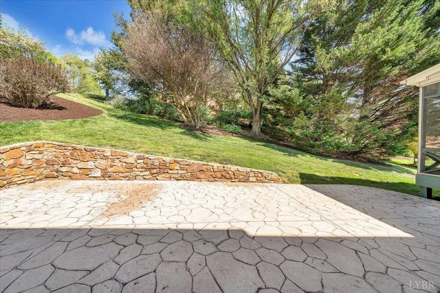 7706 Hollins Court Circle, Roanoke, VA 24019