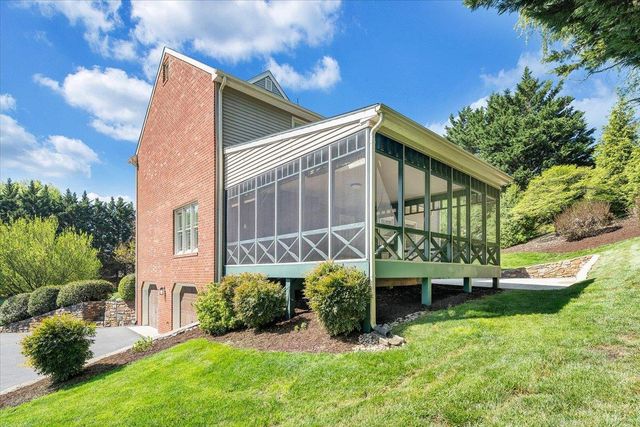 7706 Hollins Court Circle, Roanoke, VA 24019