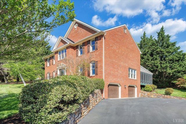7706 Hollins Court Circle, Roanoke, VA 24019