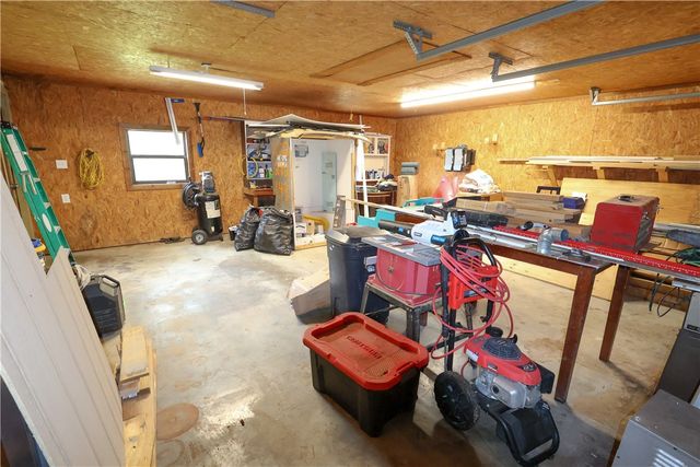 4401 SE Walnut Grove Lane, Colcord, OK 74338