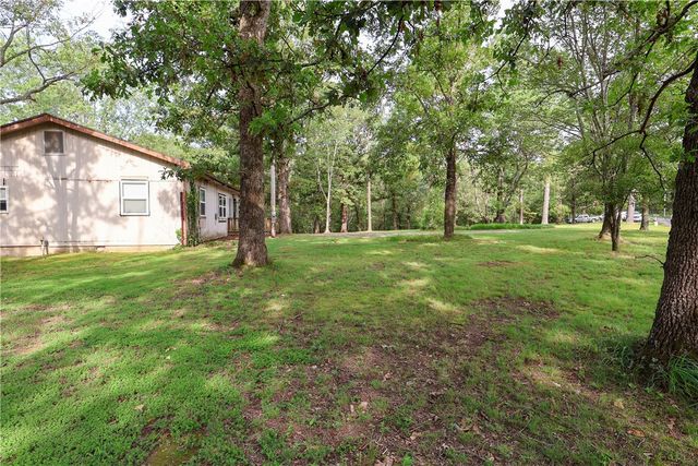 4401 SE Walnut Grove Lane, Colcord, OK 74338