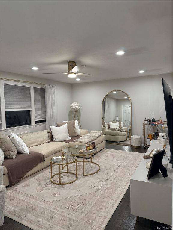723 Wantagh Avenue, Wantagh, NY 11793 — photo 2
