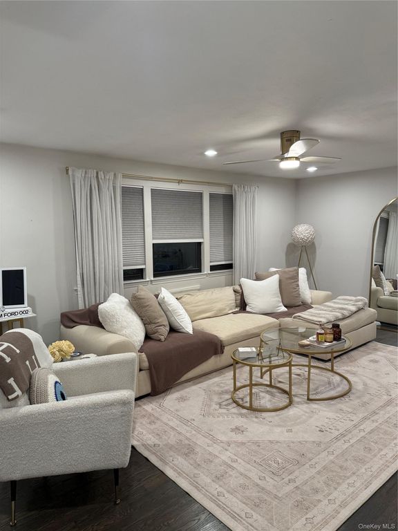 723 Wantagh Avenue, Wantagh, NY 11793 — photo 4