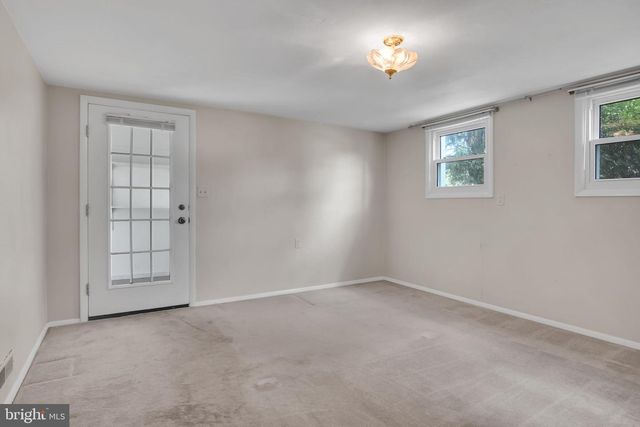 667 DIANE DR, Etters, PA 17319