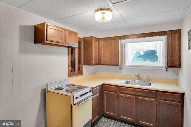 667 DIANE DR, Etters, PA 17319