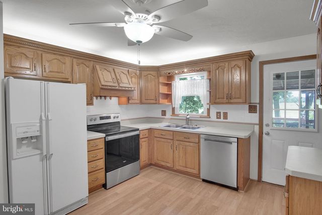 667 DIANE DR, Etters, PA 17319