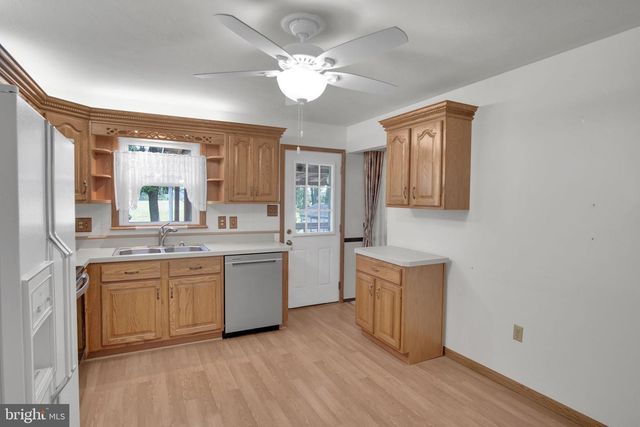 667 DIANE DR, Etters, PA 17319