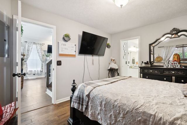 4062 Farmingham Woods Dr, Hermitage, TN 37076