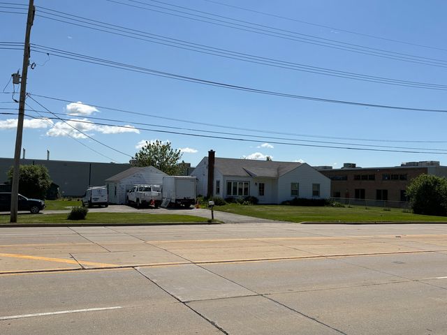1033 S Wheeling Road, Wheeling, IL 60090