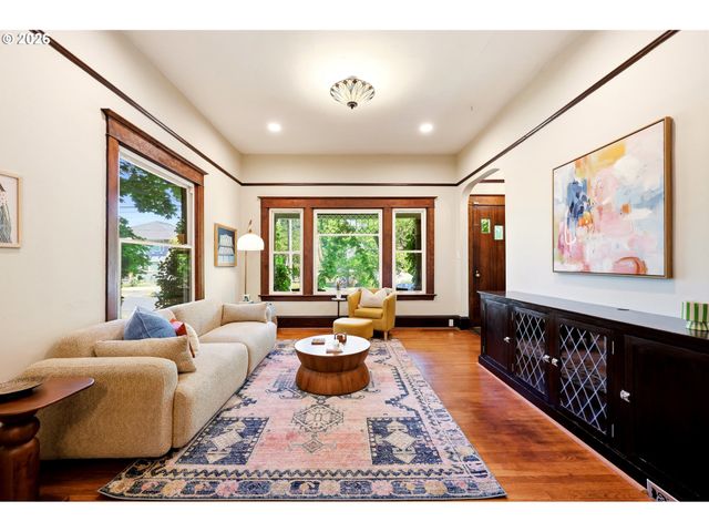 1820 N SCHOFIELD St, Portland, OR 97217