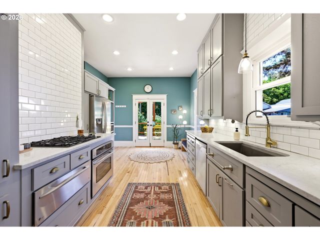 1820 N SCHOFIELD St, Portland, OR 97217