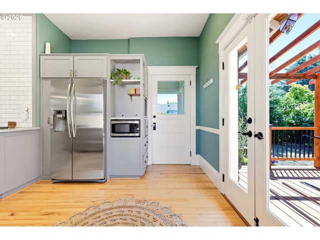 1820 N SCHOFIELD St, Portland, OR 97217