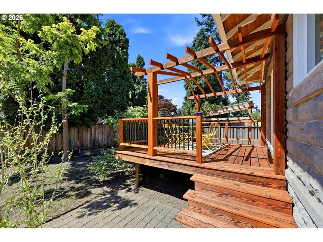 1820 N SCHOFIELD St, Portland, OR 97217