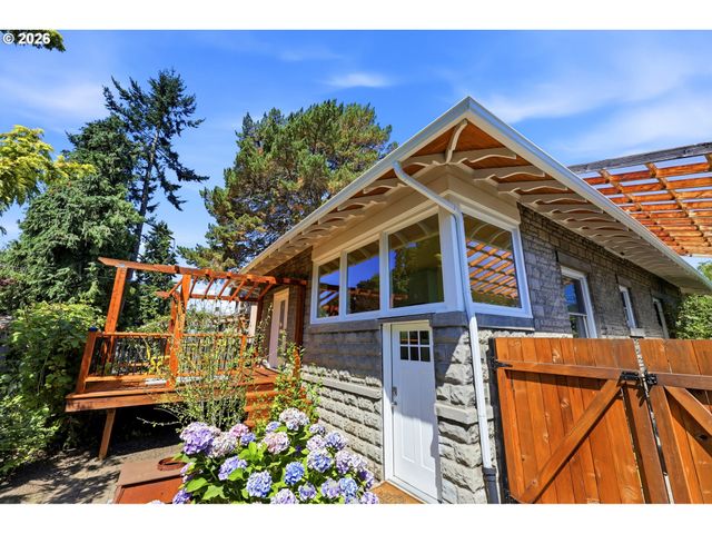 1820 N SCHOFIELD St, Portland, OR 97217