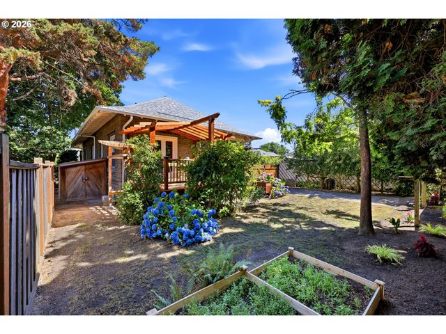 1820 N SCHOFIELD St, Portland, OR 97217