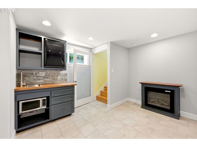 1820 N SCHOFIELD St, Portland, OR 97217