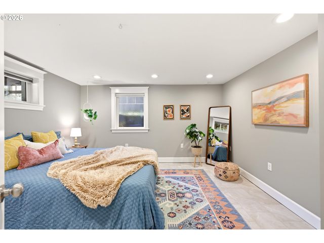 1820 N SCHOFIELD St, Portland, OR 97217