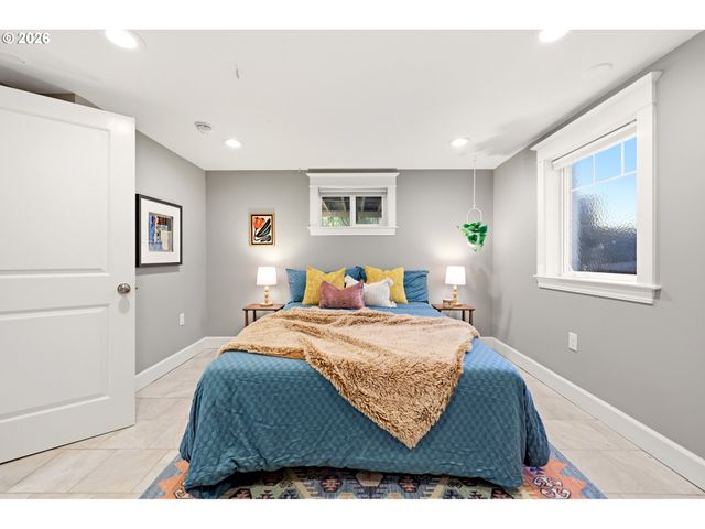 1820 N SCHOFIELD St, Portland, OR 97217