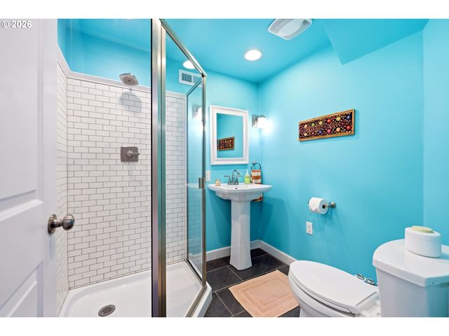 1820 N SCHOFIELD St, Portland, OR 97217
