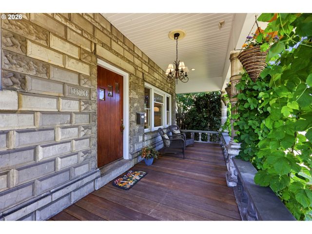 1820 N SCHOFIELD St, Portland, OR 97217