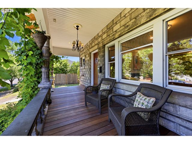 1820 N SCHOFIELD St, Portland, OR 97217
