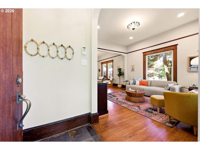 1820 N SCHOFIELD St, Portland, OR 97217