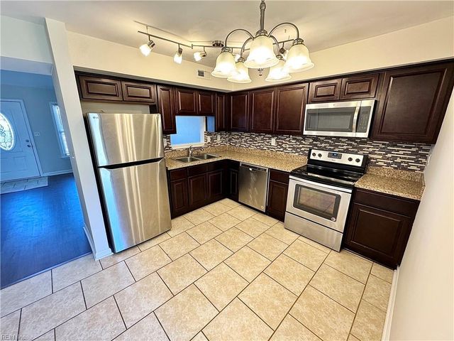3831 Buchanan Dr, Virginia Beach, VA 23453