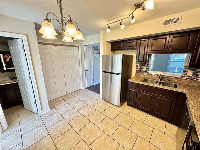 3831 Buchanan Dr, Virginia Beach, VA 23453