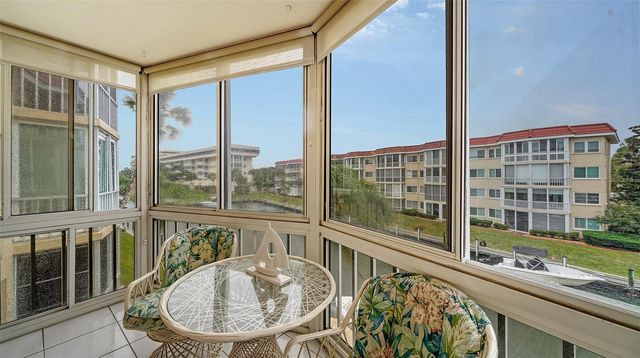 1250 N PORTOFINO DRIVE 305MAR, Sarasota, FL 34242