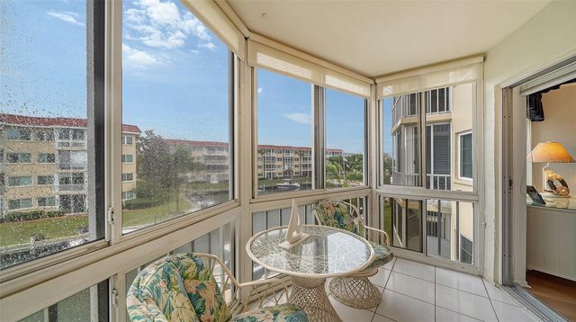 1250 N PORTOFINO DRIVE 305MAR, Sarasota, FL 34242