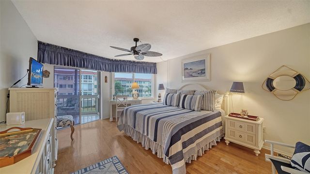 1250 N PORTOFINO DRIVE 305MAR, Sarasota, FL 34242