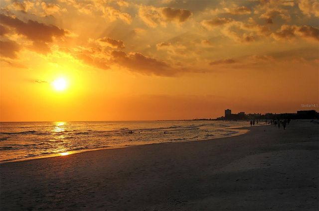 1250 N PORTOFINO DRIVE 305MAR, Sarasota, FL 34242