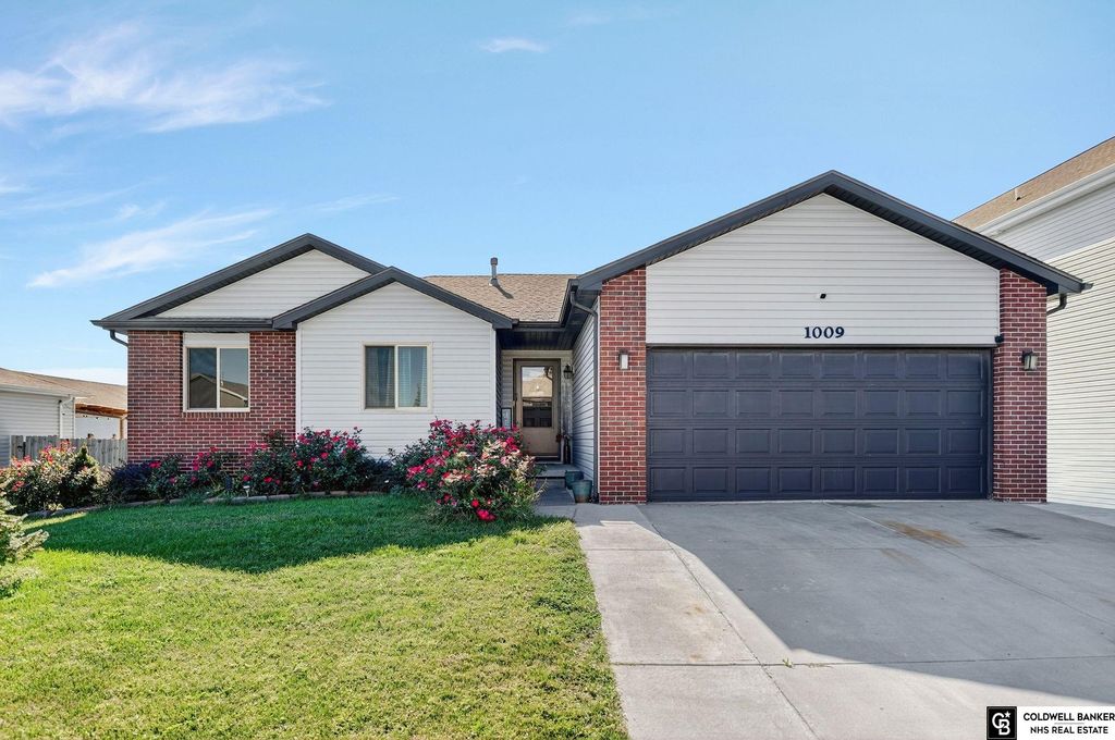 1009 Garden Valley Road, Lincoln, NE 68521