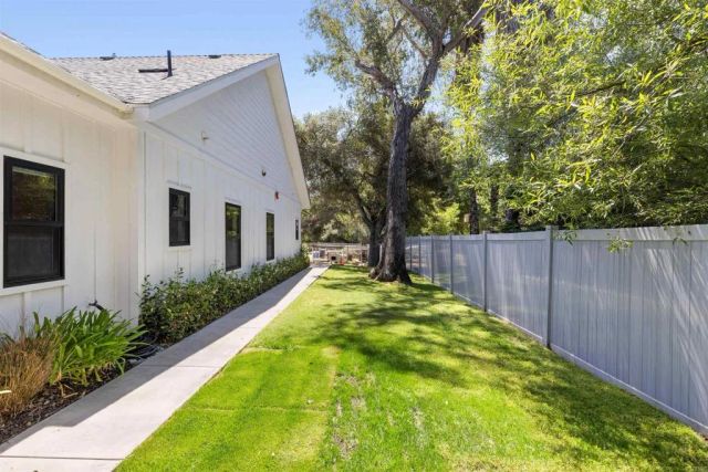 25812 Willow Lane, Escondido, CA 92026