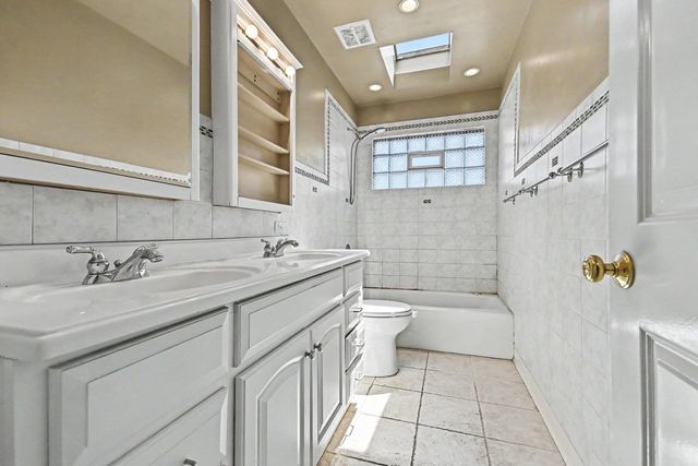 8243 N Ozanam Avenue, Niles, IL 60714