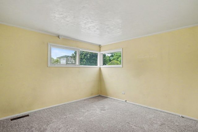 8243 N Ozanam Avenue, Niles, IL 60714