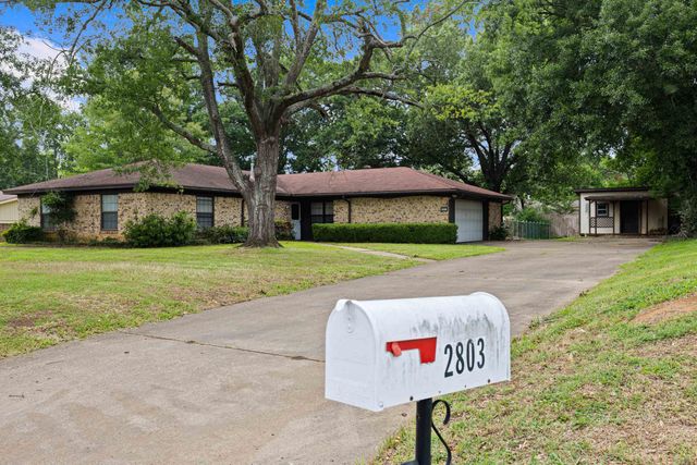 2803 Amberwood Dr, Longview, TX 75605
