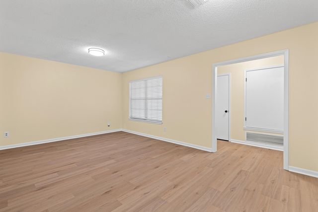 2803 Amberwood Dr, Longview, TX 75605