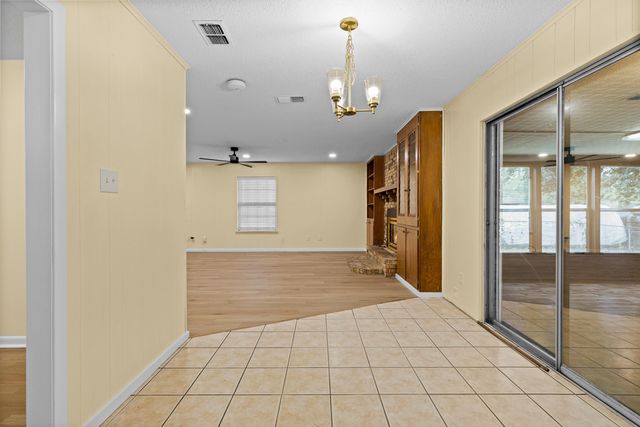 2803 Amberwood Dr, Longview, TX 75605