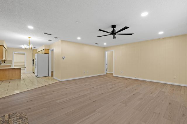 2803 Amberwood Dr, Longview, TX 75605