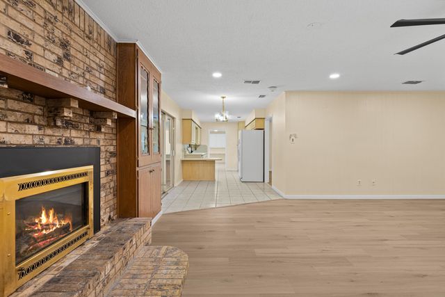 2803 Amberwood Dr, Longview, TX 75605