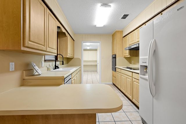 2803 Amberwood Dr, Longview, TX 75605