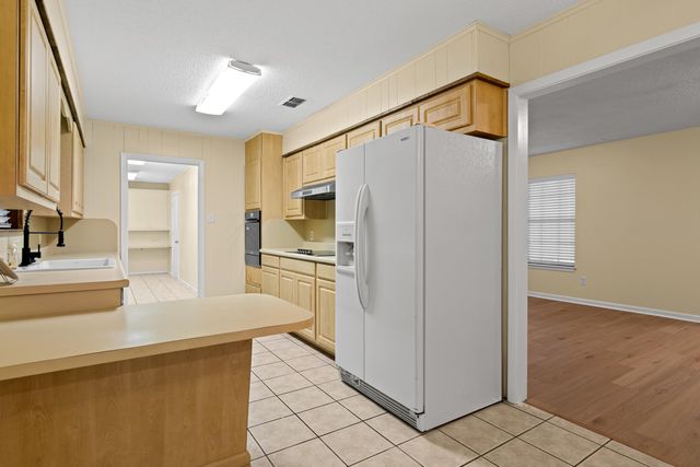 2803 Amberwood Dr, Longview, TX 75605