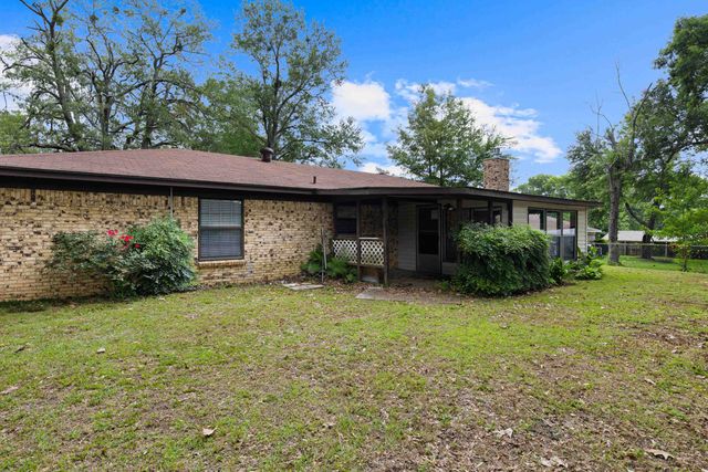2803 Amberwood Dr, Longview, TX 75605