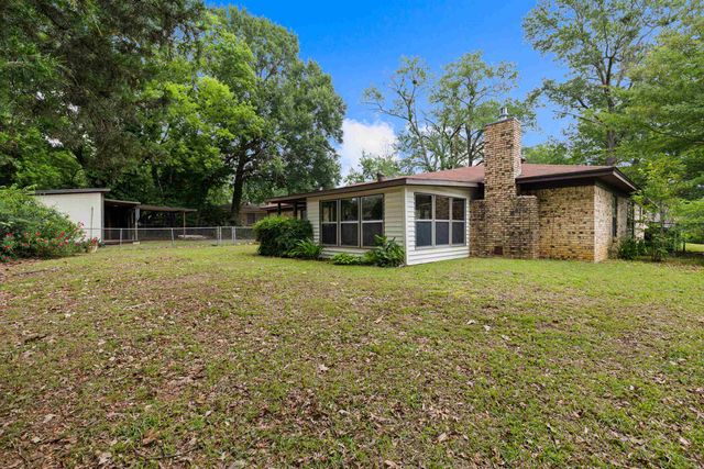 2803 Amberwood Dr, Longview, TX 75605