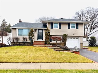 137 Willard Avenue, Farmingdale, NY 11735