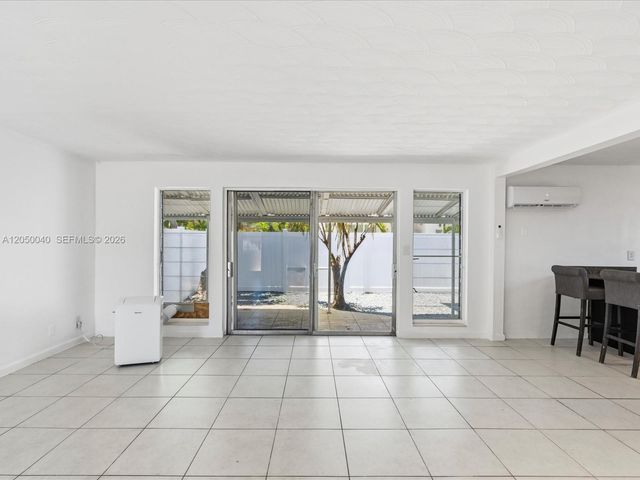 2513 NE 33rd Avenue 12, Fort Lauderdale, FL 33305
